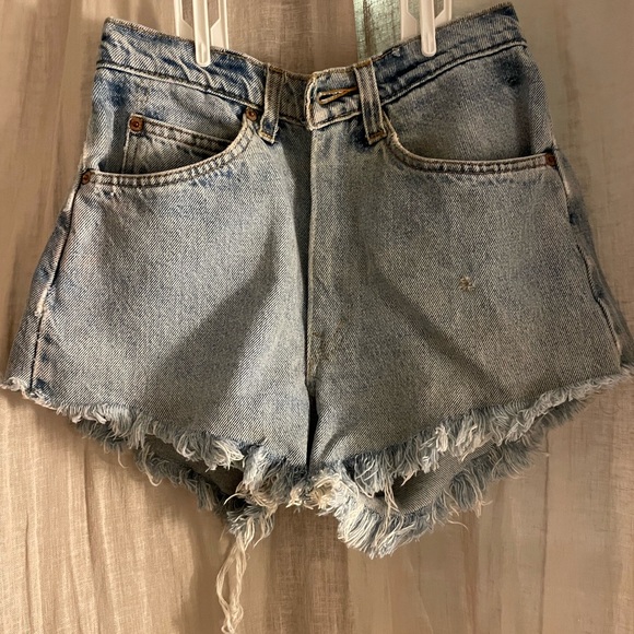 Levi’s high rise shorts - Picture 2 of 3